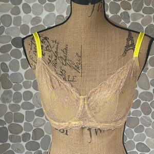 NWOT Frederick's of Hollywood Lace Bra with Yellow Straps 34 DD